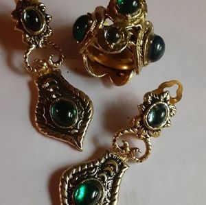 c1960 BRUTALIST Heavy Goldtone & Lucite Cabochon EARRINGS and RING sz 5